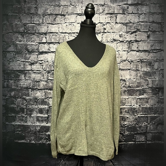 H&M Sweater - Picture 2 of 5